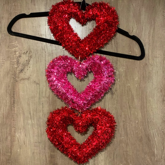 Valentine’s Day decor bundle! - Picture 2 of 2